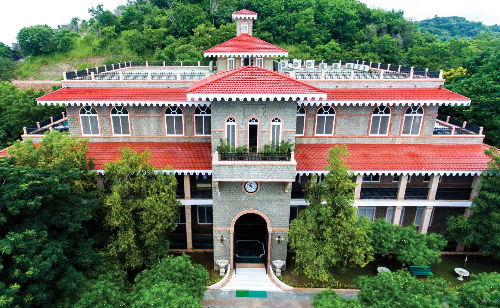 Anubhuti School