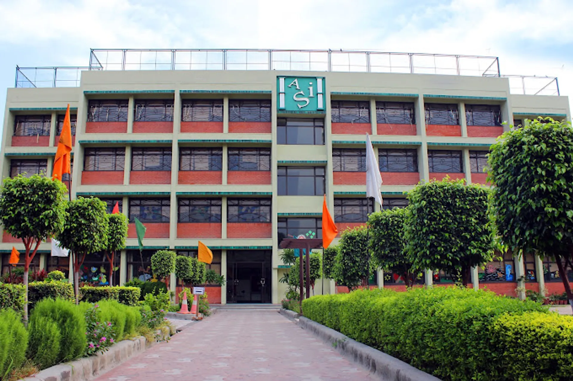 Arwachin International School