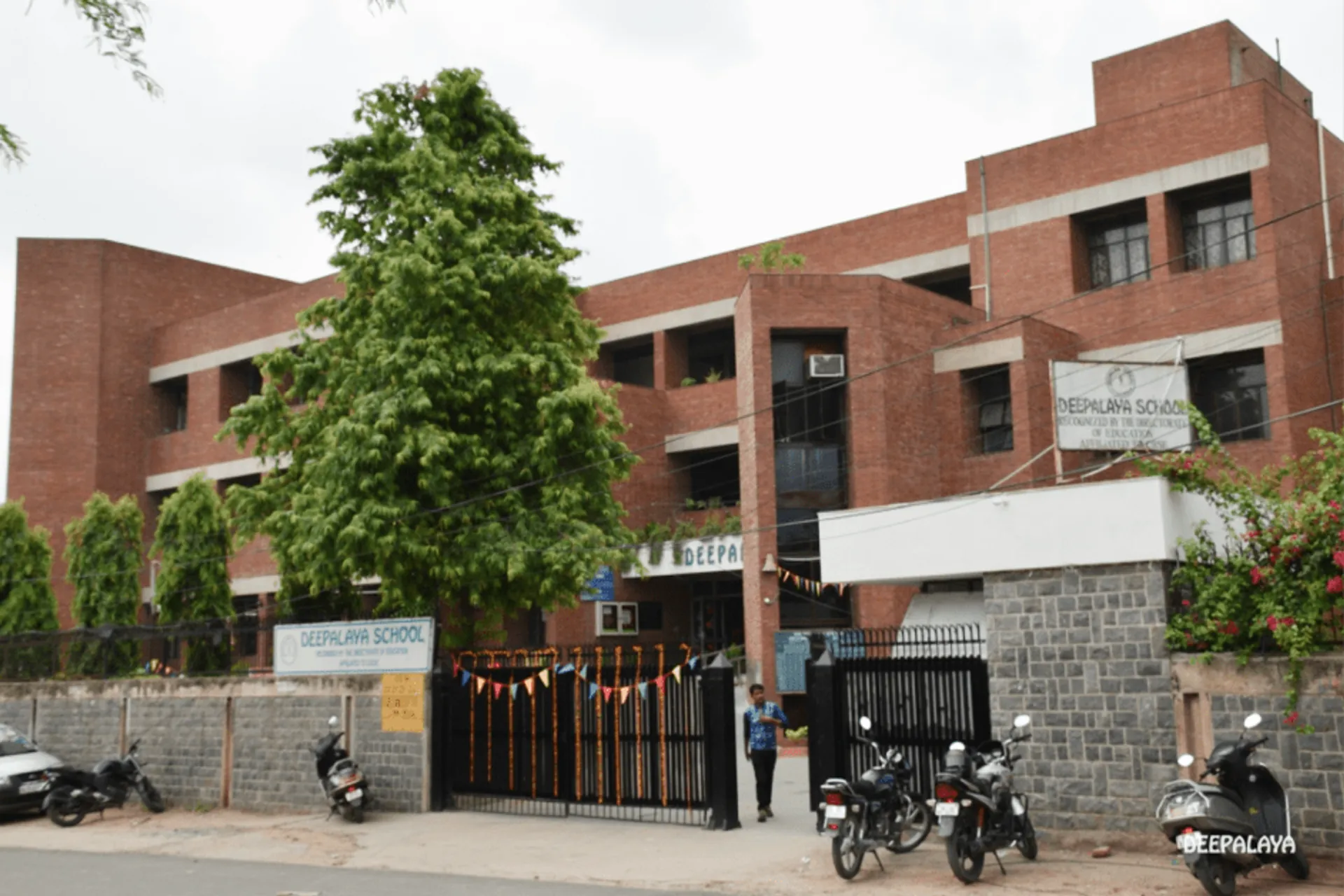 Deepalaya School
