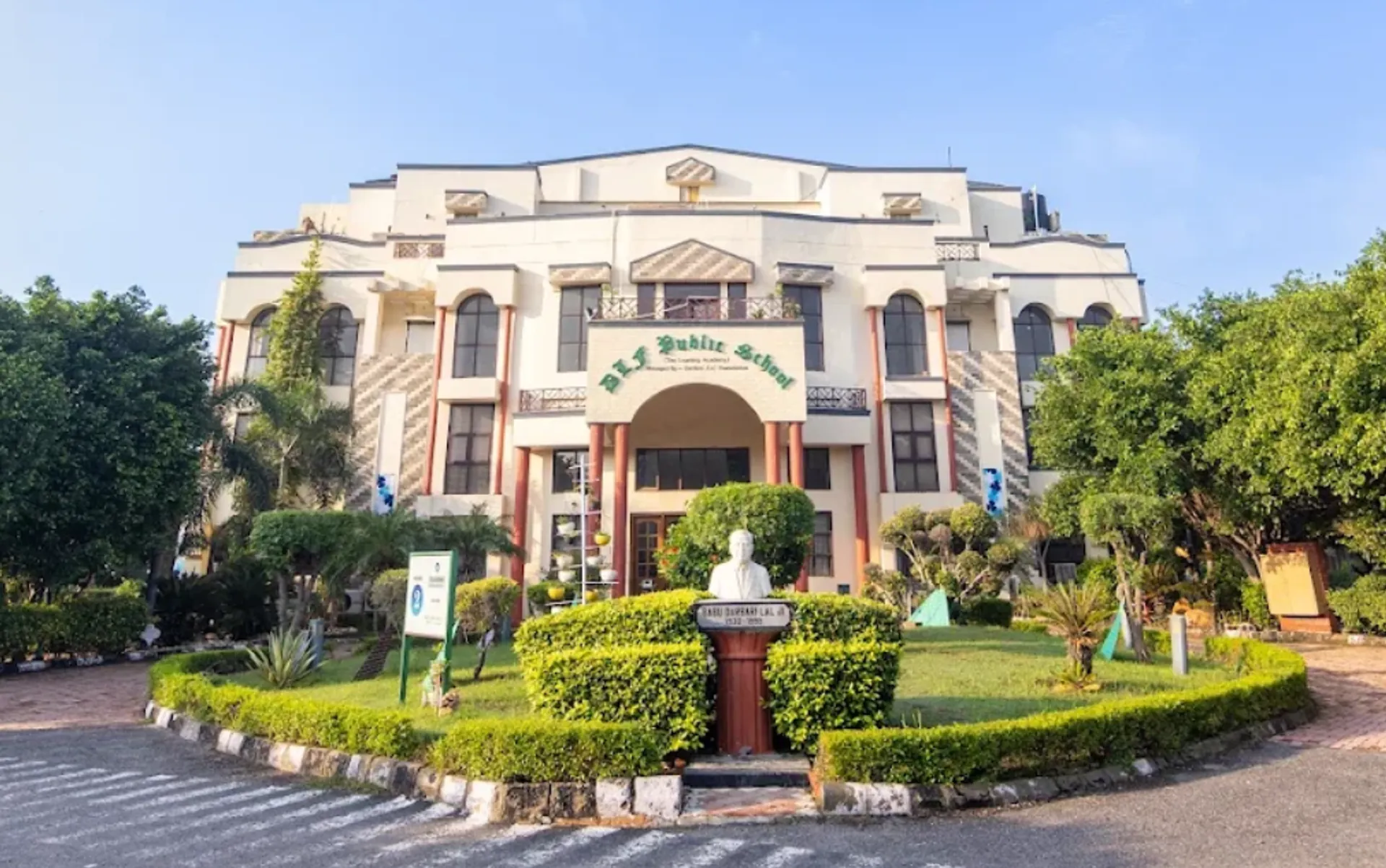 DLF Public School