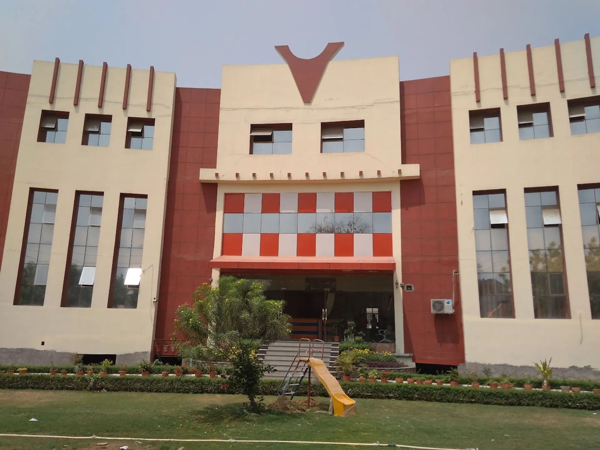 East Delhi Public School