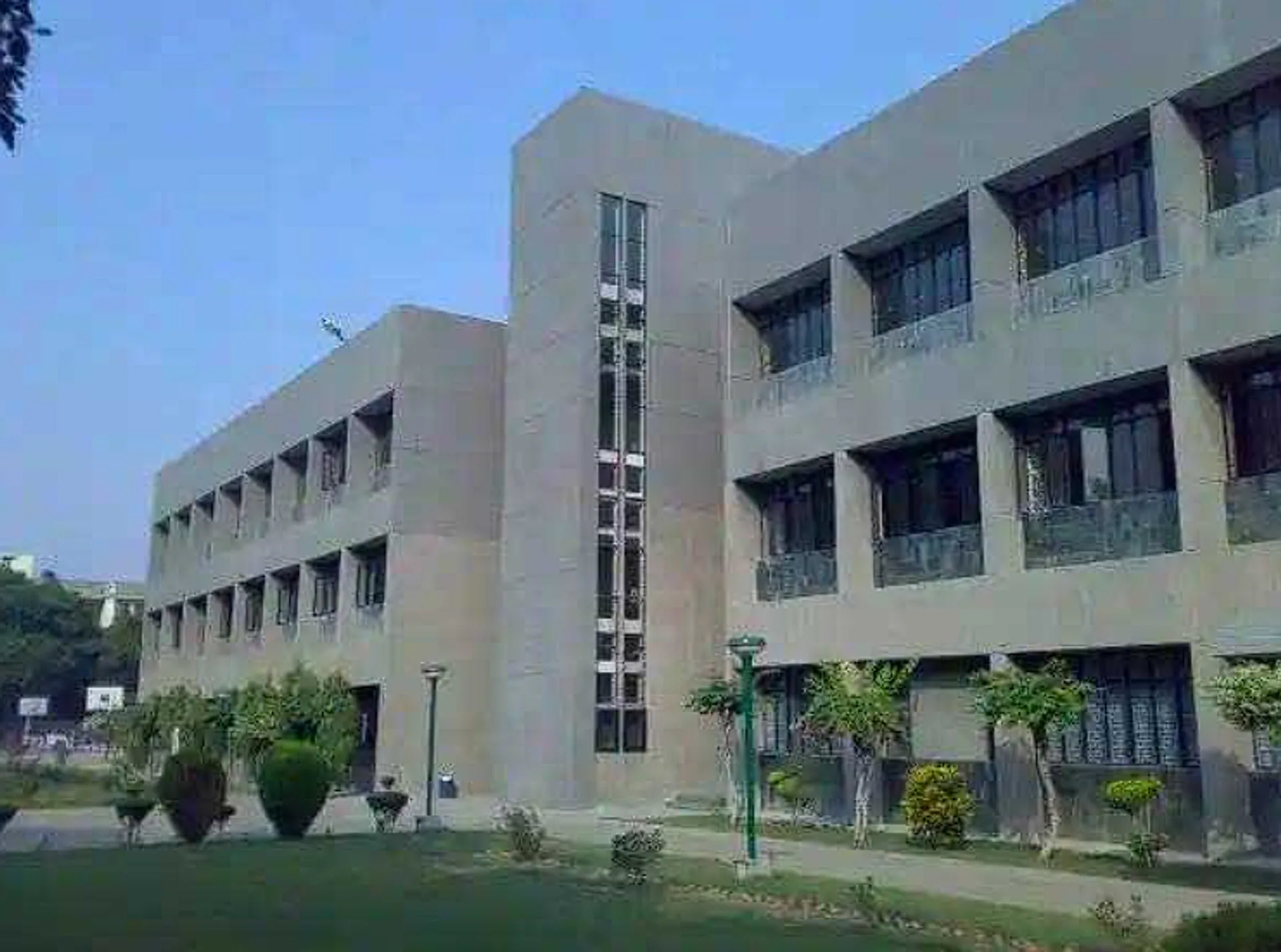 Holy Child Auxilium School