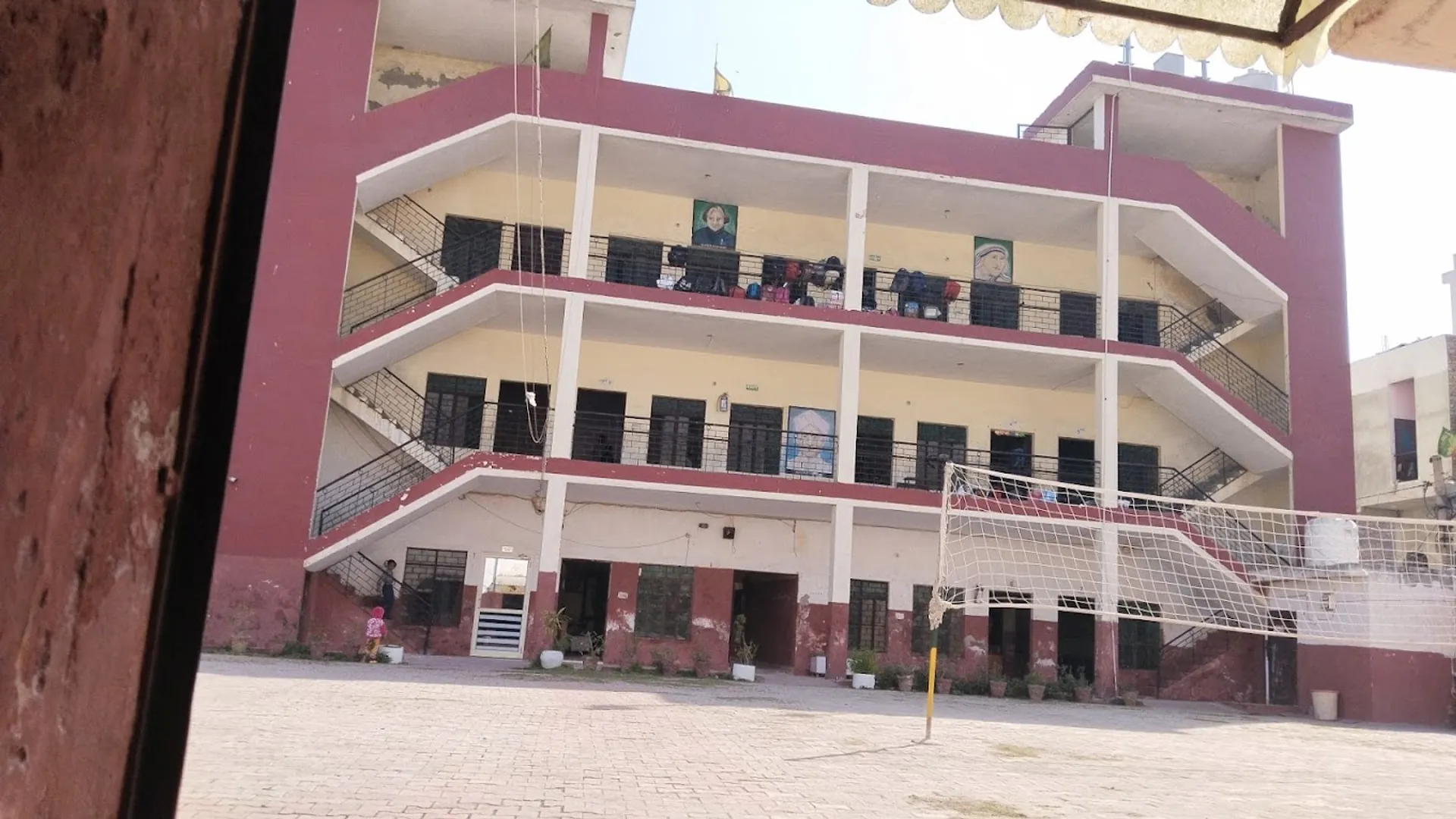 Meer Public School