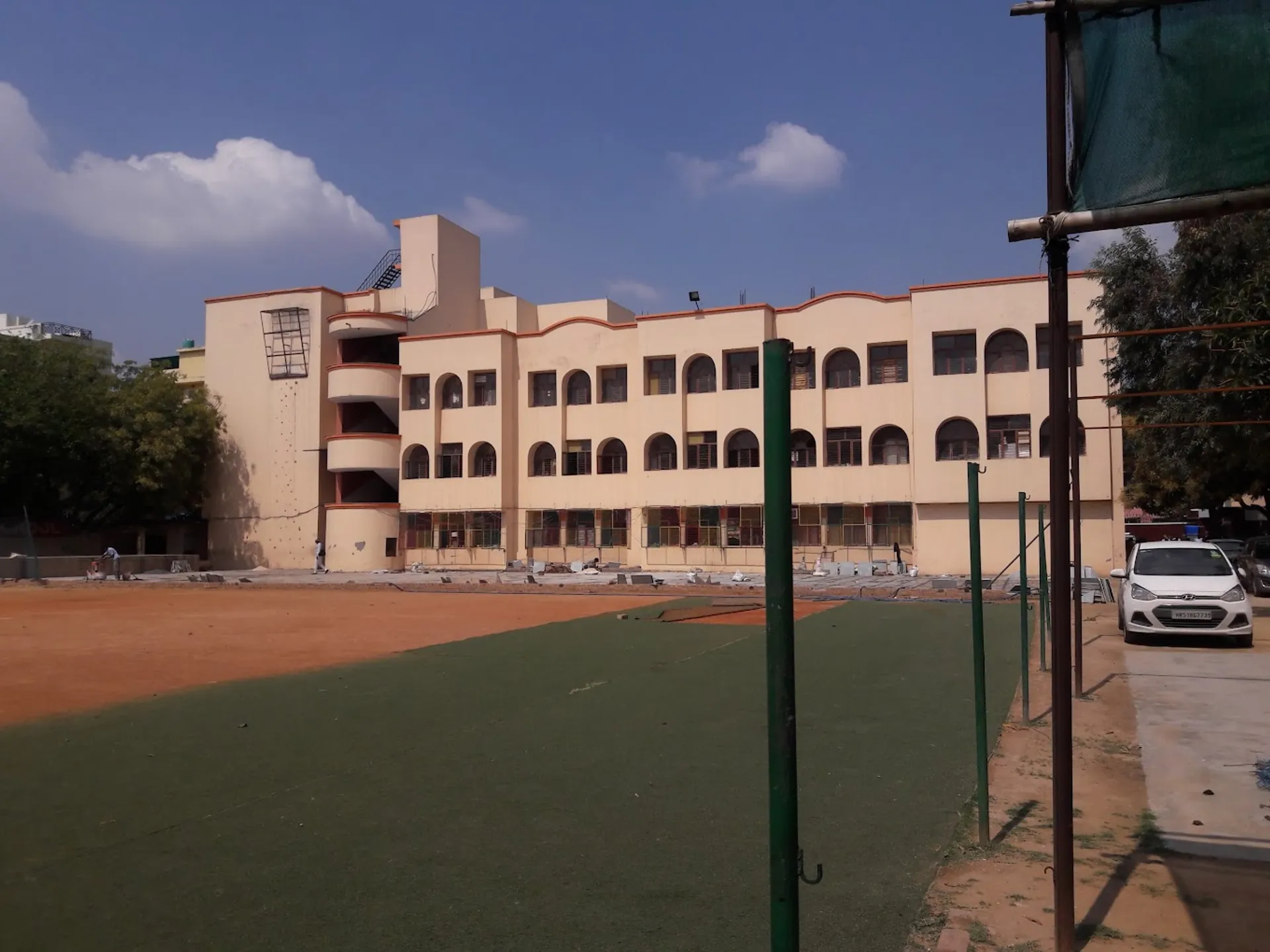 Modern New Delhi Public School