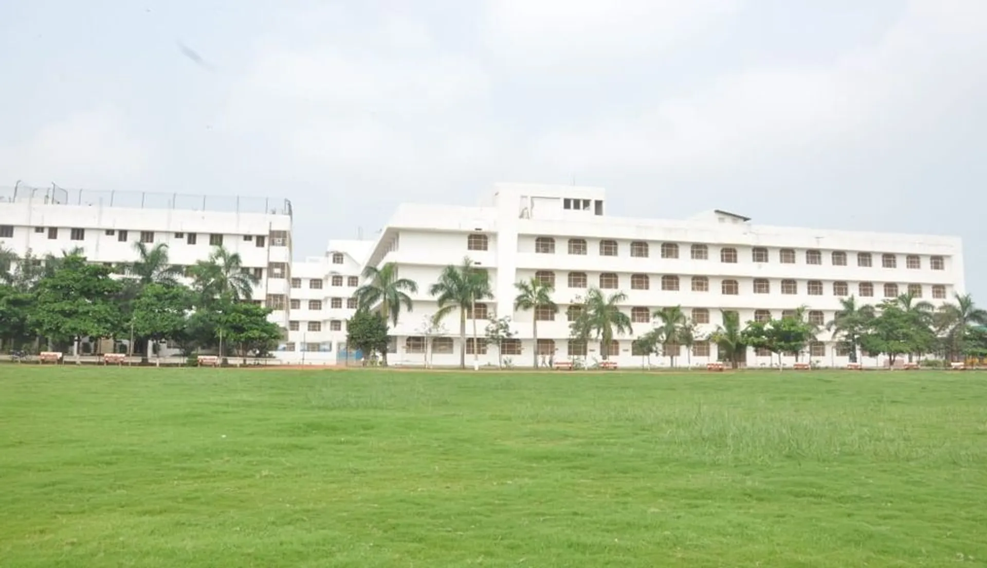 Montessori Indus E.M High School