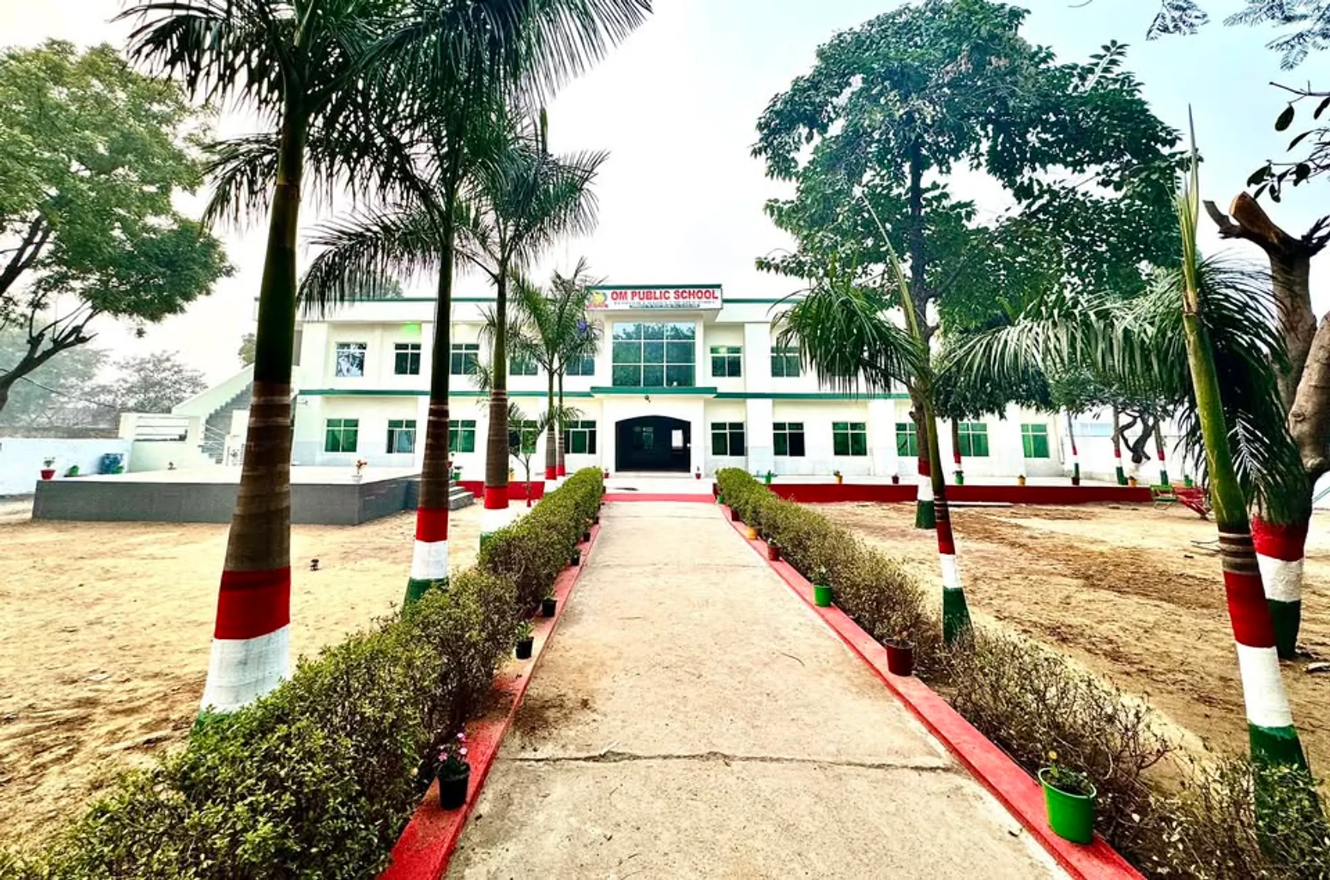 Om Public School