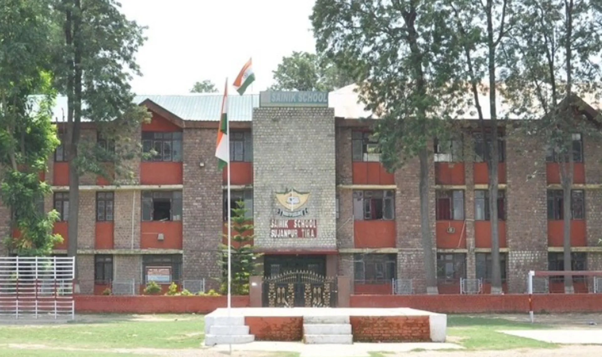 Sainik School, Sujanpur Tira