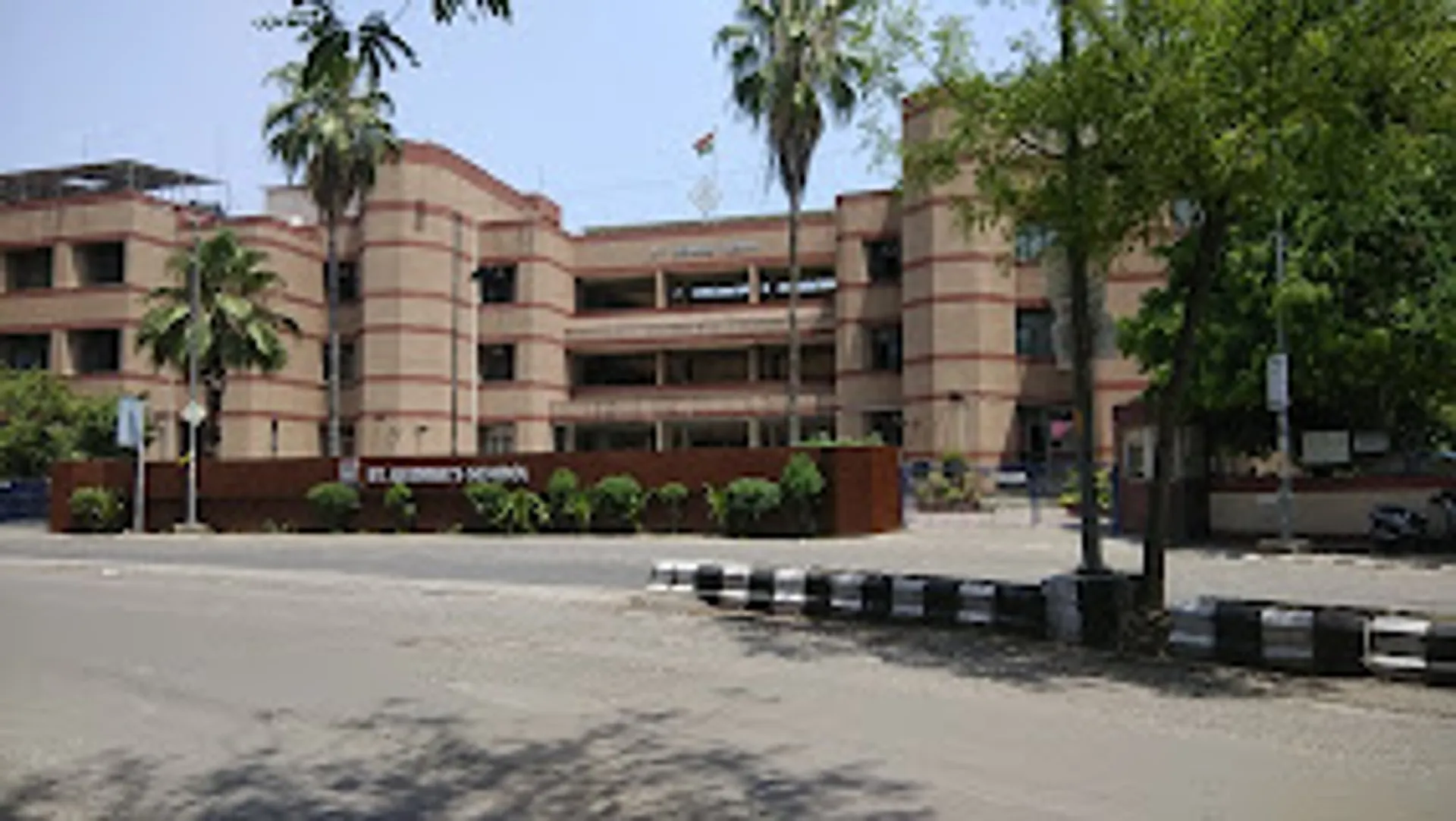 St. George's School