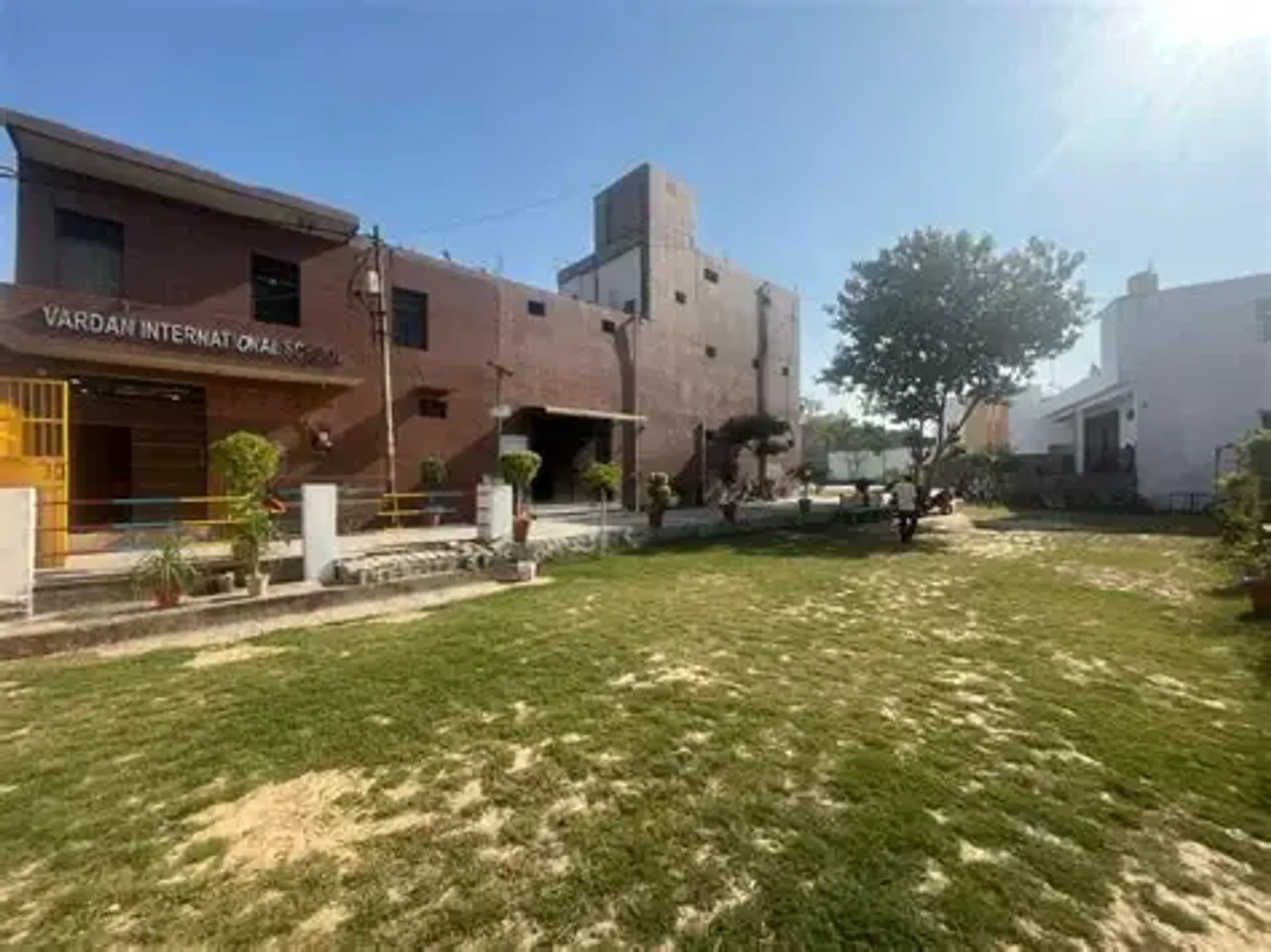 Vardan International School
