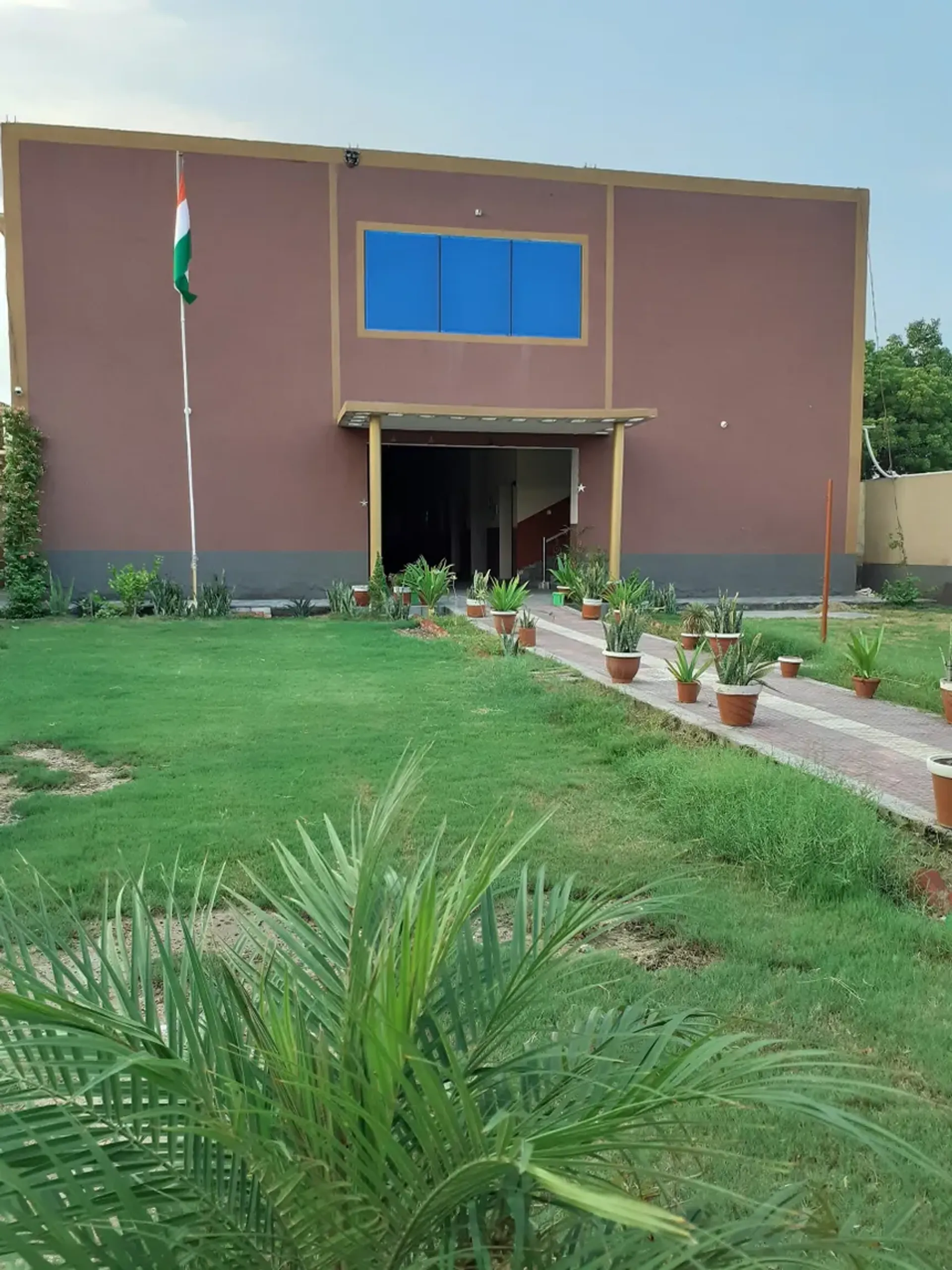 Waves International School